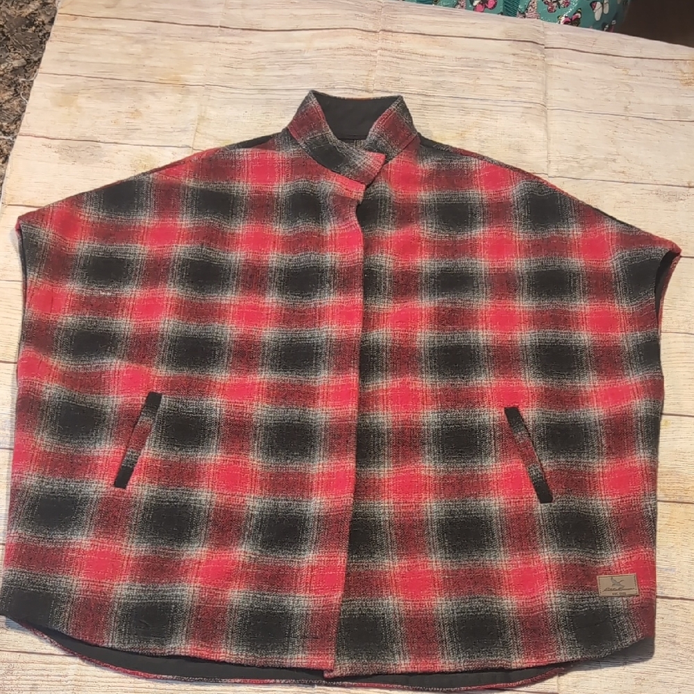Eddie Bauer Women's Red Black Gray Plaid Wool Blend Poncho Cape Size XS